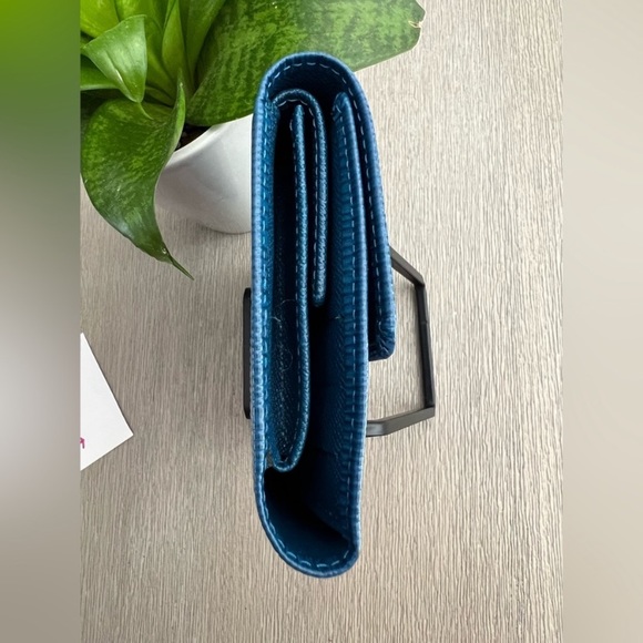 Authentic Louis Vuitton Blue Epi Wallet - Picture 4 of 9
